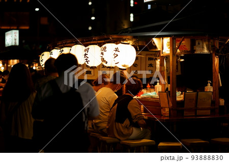 賑わう屋台 賑わう屋台 93888830