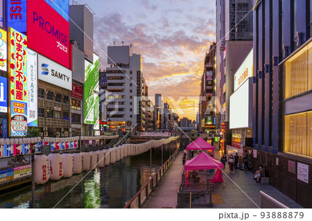大阪ミナミ　道頓堀　夕景 93888879