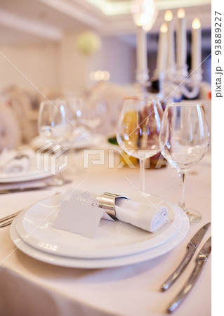 Beautiful table setting for a festive evening 93889227