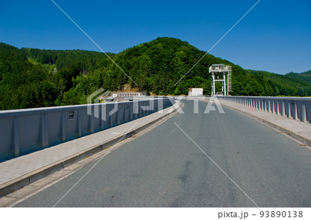 Hydroelectric power dam on the Vranov, Czech Republic, South Moravia. 93890138