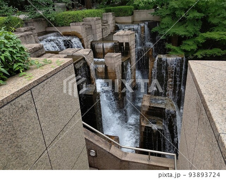 御殿山庭園滝 東京都品川区 日本庭園 茶室 池 樹林 林 花 散策 24時間無料 令和3年7月 御殿山庭園滝 東京都品川区 日本庭園 茶室 池 樹林 林 花 散策 24時間無料 令和3年7月 93893724