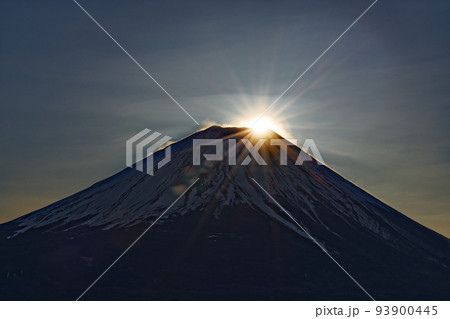 竜ヶ岳から見る富士山に昇る朝日(ダイヤモンド富士) 竜ヶ岳から見る富士山に昇る朝日(ダイヤモンド富士) 93900445
