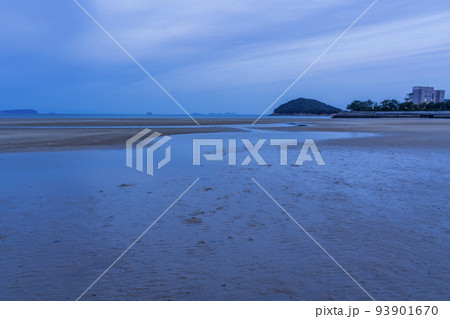 (香川県)父母ヶ浜の夜明け (香川県)父母ヶ浜の夜明け 93901670