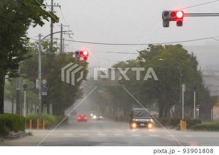 ゲリラ豪雨　イメージ　 93901808