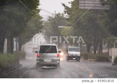 ゲリラ豪雨　イメージ　 93901810