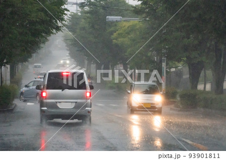 ゲリラ豪雨　イメージ　 93901811
