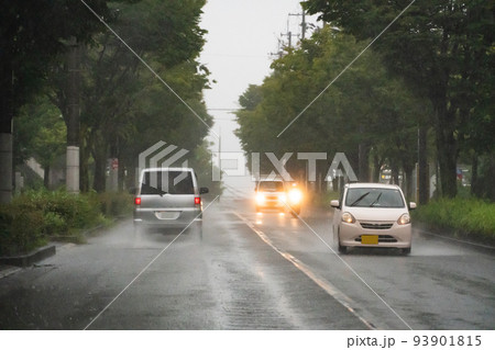 ゲリラ豪雨　イメージ　 93901815