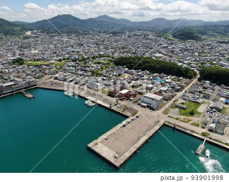 串木野港の上空から串木野市街地の空撮 93901998