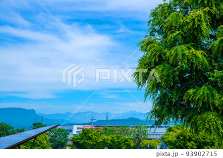 展望スポットより谷川岳方面　白沢高原温泉　望郷の湯付近からの風景　初夏の季節 93902715