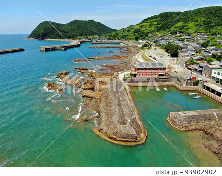 薩摩藩英国留学生記念館付近の海岸線の空撮 薩摩藩英国留学生記念館付近の海岸線の空撮 93902902