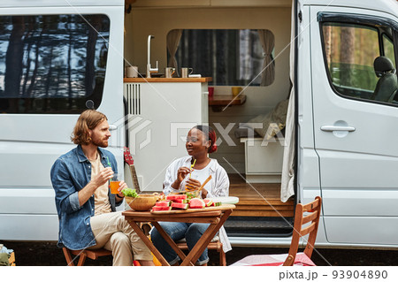 Young couple having lunch outdoors 93904890
