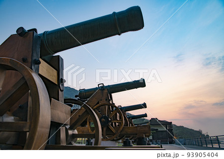 ずらりと並んだ下関砲台 93905404
