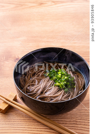 掛け蕎麦を食べる 93905846