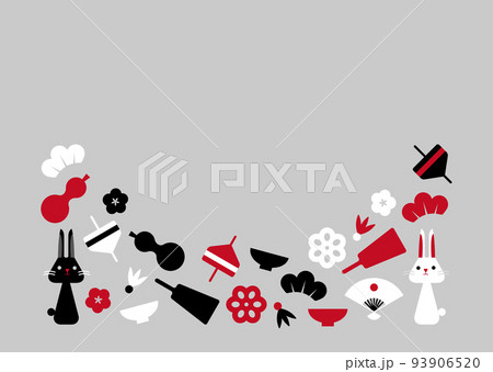 白と黒のうさぎの間に正月小物を配置したイラスト　グレー 93906520