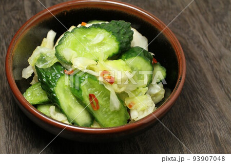 胡瓜とキャベツの浅漬け、漬物 胡瓜とキャベツの浅漬け、漬物 93907048