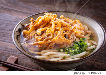 美味しそうなかき揚げうどん 93907710