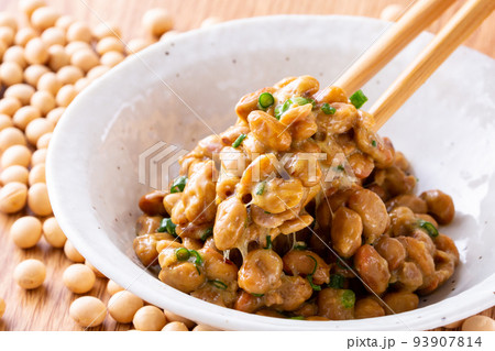 朝食に納豆を食べる 93907814