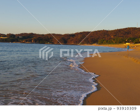 メキシコ合衆国 ウアトゥルコ 太平洋側のビーチ2 メキシコ合衆国 ウアトゥルコ 太平洋側のビーチ2 93910309