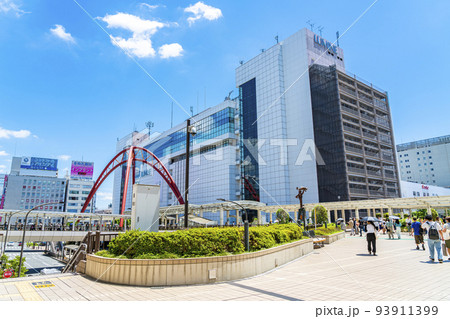 【東京都】綺麗な青空が広がる立川駅の北口 93911399