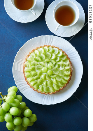 シャインマスカットのチーズケーキタルト 93913137