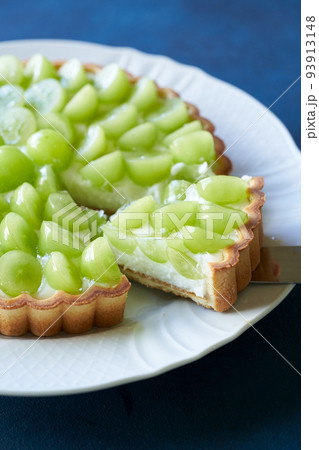 シャインマスカットのチーズケーキタルト 93913148
