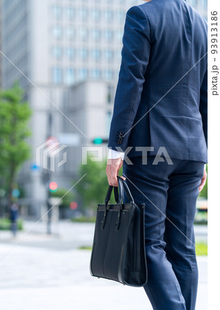 ビジネス ビジネスマン 男性 通勤 営業 ビジネス ビジネスマン 男性 通勤 営業 93913186