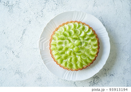 シャインマスカットのチーズケーキタルト 93913194