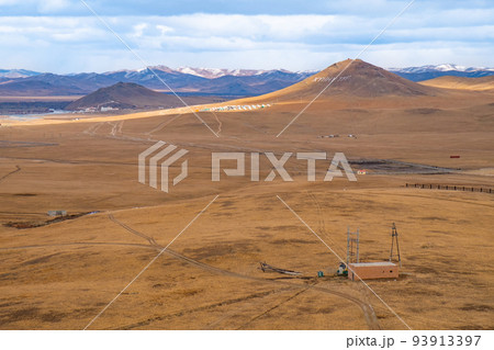 ウランバートル郊外の草原 93913397