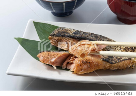 美味しい鮭の切り身 93915432
