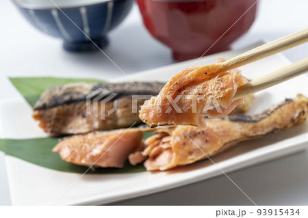 美味しい鮭の切り身 93915434