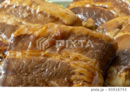 豚肉で調理した肉料理 豚肉で調理した肉料理 93916743