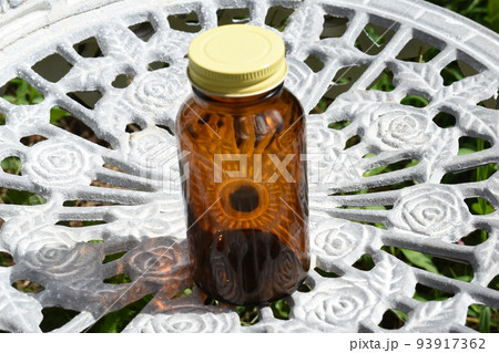 茶色の小瓶 茶色の小瓶 93917362