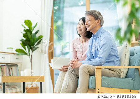 ミドル夫婦 団欒 ミドル夫婦 団欒 93918368