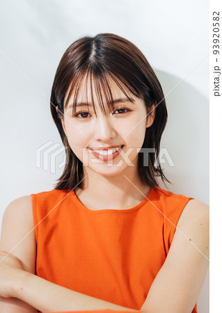 ヘアスタイル　メイクアップイメージ 93920582