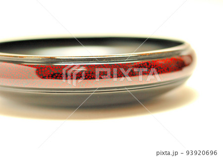 津軽奈々子塗の丸お盆 93920696