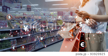 ショッピングと金融テクノロジー　電子マネー　キャッシュレス決済 93920925