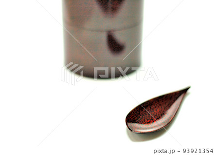 津軽奈々子塗の茶筒と茶さじ 93921354