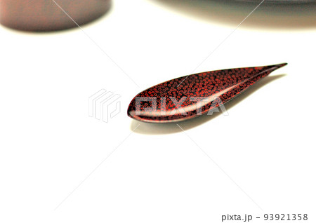 津軽奈々子塗の茶筒と茶さじ 93921358