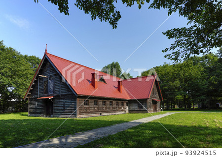 静かに佇む赤い屋根の札幌農学校第2農場 93924515