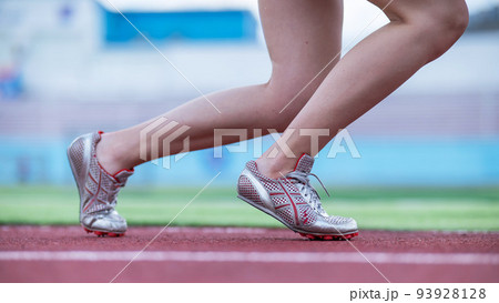 Close-up of female legs. The runner in the stadium. Close-up of female legs. The runner in the stadium. 93928128