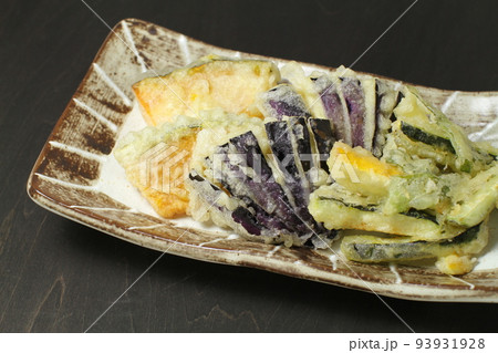 野菜の天ぷら、数種盛り合わせ 野菜の天ぷら、数種盛り合わせ 93931928