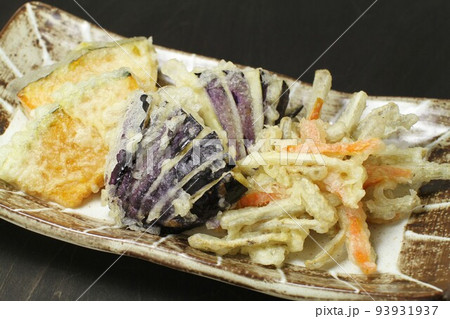 野菜の天ぷら、三種盛り合わせ 野菜の天ぷら、三種盛り合わせ 93931937