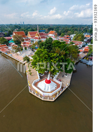 Aerial view of Wat Poramai Yikawat or wat Paramaiyikawat in Koh Kret, Nonthaburi, Thailand Aerial view of Wat Poramai Yikawat or wat Paramaiyikawat in Koh Kret, Nonthaburi, Thailand 93932369