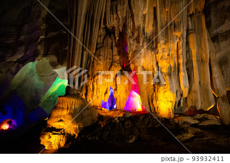 Tham Pha Nang Khoi cave in Phraeprovince, Thailand 93932411