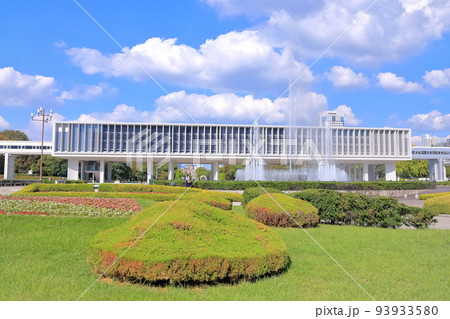 【広島県】秋の広島平和記念資料館本館 【広島県】秋の広島平和記念資料館本館 93933580