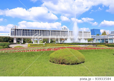 【広島県】秋の広島平和記念資料館本館 93933584