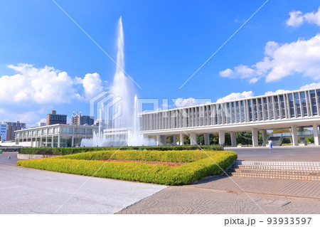 【広島県】秋の広島平和記念資料館本館 93933597