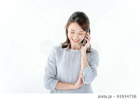 女性　スマートフォン 93934736