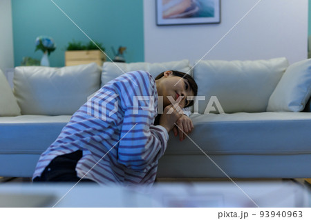 女性の一人暮らし 女性の一人暮らし 93940963