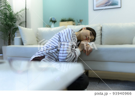 女性の一人暮らし 93940966